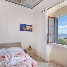 Acciuga House، فندق في Biassa