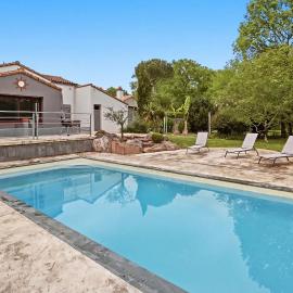 La Suardière - Piscine, Spacieuse et calme, hotelli kohteessa Clisson