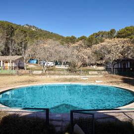 Camping Montillana con Bungalows, хотел в Орнос