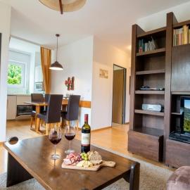 WOLFGANG Haus KMB Seeappartement Ossiacher See, Hallenbad, Skiarena Gerlitzen, hotel a Bodensdorf