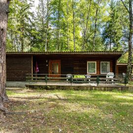 Bungalow 6 - Finnhütte، فندق في Niesky