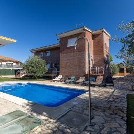 Villa Pilara - Brunete, hotel in Brunete