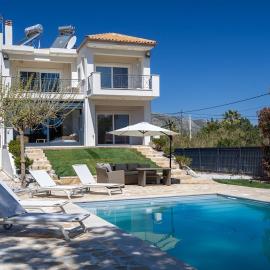 Blue Pine Villa, hotel en Maratón