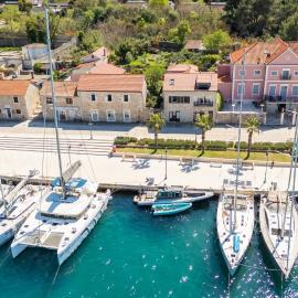 Seafront Stone Home With King Beds, Garden And Balcony