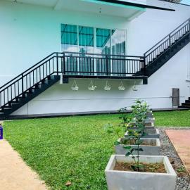 Thiwarna stayhome, hotel a Elpitiya