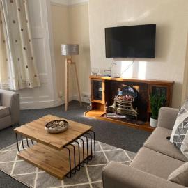 Contemporary 5 Bed Stay – Chepstow Road