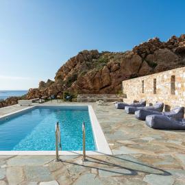 Mont' Rock villas 2، فندق في Posidhonía
