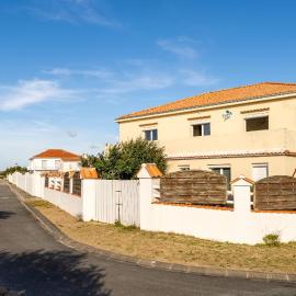 Viesnīca Maison vue sur mer 50m plage pilsētā Barbâtre