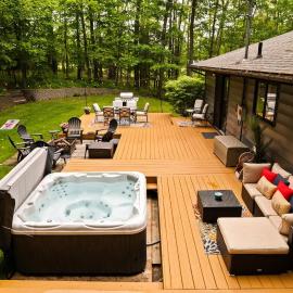 Private & Convenient-Hot tub-Fire Pit-Game room!, hotell i Petoskey
