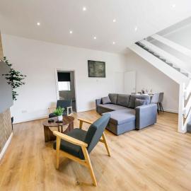 Bright 5Bed 2Bath - Near Stadium and Crownworks