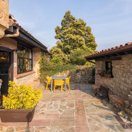 La Casa Del Medio