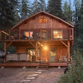 Corkys Cabin-Lake Front, hotel en Kalispell
