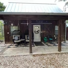 Prickly Pear - Rustic Cabin, hotel in New Braunfels