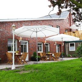 Ferienwohnung auf Ferienhof Janssen, hotel in Wangerland