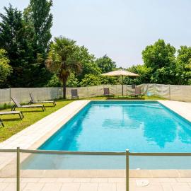 Lou Tapata, hotel u gradu Estang
