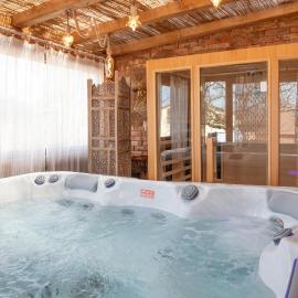 Tuscan Retreat Private Spa Villa, отель в городе Лучиньяно