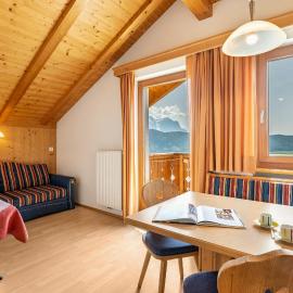 Haus Alpenblick Apt Brunelle: Laion şehrinde bir otel
