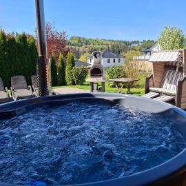 Holzhaus Zum Radekopf mit Whirlpool – hotel w mieście Medebach