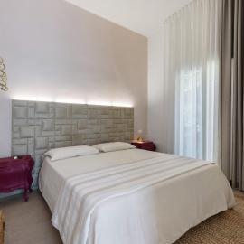 Suite with garden and parking