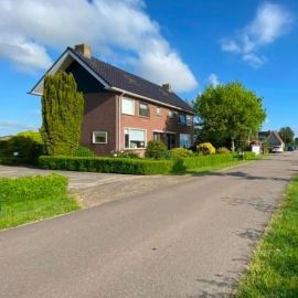 Huis bij het water in uitstekend fiets-, vis- en vaargebied, ξενοδοχείο σε Jutrijp