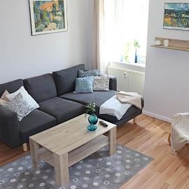 Sei hier Gast - FEWO 2 Ferienwohnung im Gesindehaus Warmsdorf, zentral zwischen Aschersleben, Bernburg und Staßfurt, Hotel in Güsten