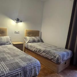 Suite con Terraza & BBQ, 5 min a pie de la Playa, hotel in Castelldefels