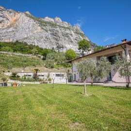 Appartamenti Gaggiolo 1, hotel v destinaci Dro