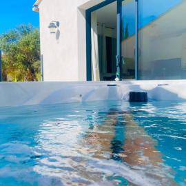 Viesnīca La maison d'Alice - SPA privatif - Climatisation - Parking privé pilsētā Velaux