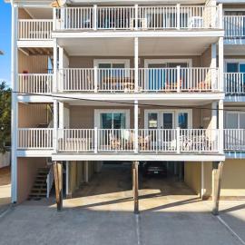 Oceanview Condo Pool Walk to CB Pier Villa, hotel a Carolina Beach