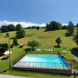 Le Paccaly, Piscine et Aire de jeux