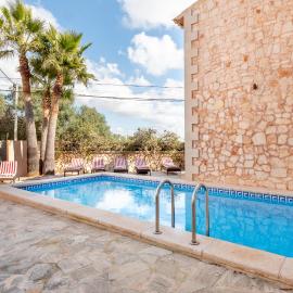 Es Cantó: Cala Llombards şehrinde bir otel