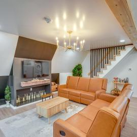 Walk to Fox Lake: Pet-Friendly A-Frame w/ Fire Pit, hotel u gradu 'Twin Lake'