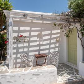 Green Retreats 2 Paros, hotel en Isterni