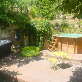 Joli Coin De Verdure Avec Piscine, hotel in Castelnaudary
