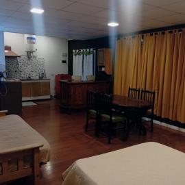 Monoambiente grande y luminoso en el bosque de La Plata, hotel u gradu La Plata