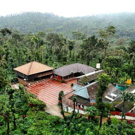Coffee Crown Homestay - 1km to Falls, Estate, Home Food