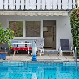 Ferienwohnung Poolblick, hotel v destinácii Waldkirch