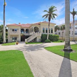 Waterfront Neo Mediterranean Home On Casey Key Tidewater Manor, hotel v mestu Nokomis