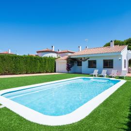 Chalet a pie Cala Forn con piscina