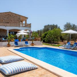 Oasis del Sol, hotel u gradu Llombarts