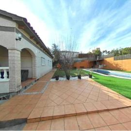 Casa con piscina ideal familias