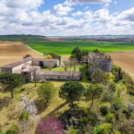 Gite du Château des Fours, hotel i Cumont