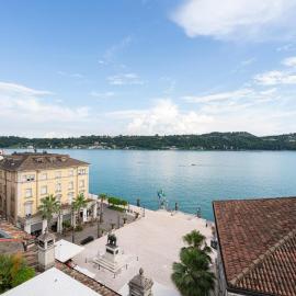 Aa Imbarcadero apartments, hotell i Salò