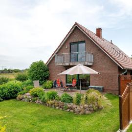 Großes Ferienhaus mit Seeblick，Leezen的飯店