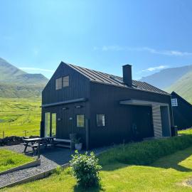 Luxury Cottage with Stunning Views - Okkara summarhús við Gjógv, hotel din Gjógv