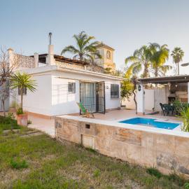 Casa Familiar con Piscina, hotell sihtkohas La Rinconada