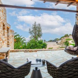 White & black Suites - Suite Three، فندق في Sifnos