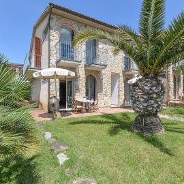 Appartamenti Castle, Hotel in Campo nell'Elba