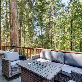 Sierra Nevada at Your Doorstep! Big Trees Cabin, hotel in Camp Connell