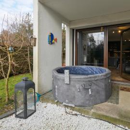 Annecy Garden Spa Billiards، فندق في أنِسي